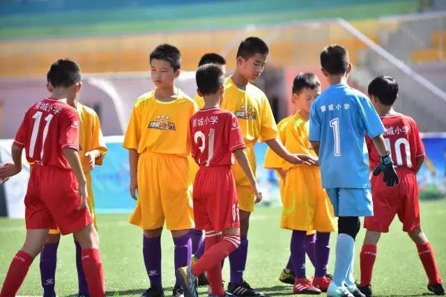 2026国庆，属鸡人如察觉这三种迹象，好运即将来临